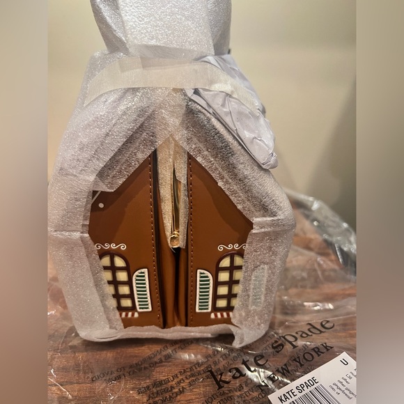 NWT Kate Spade Gingerbread House Purse ✨ Christmas Bag 🎄 $449 MSRP - New Seller! - Picture 11 of 13